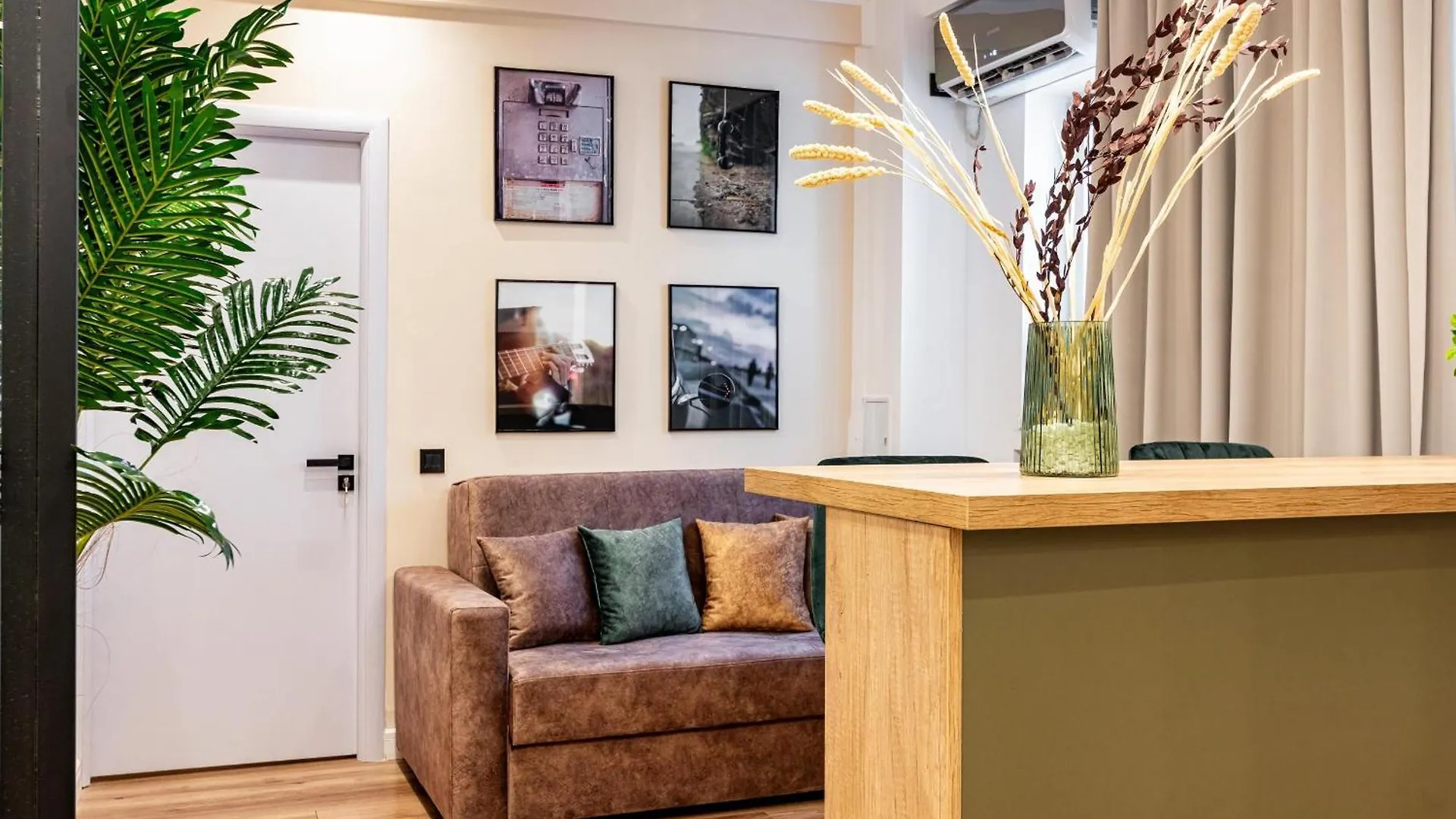 Prime Central Location & Cozy Comfort: Apartments Near Sala Palatului Bucharest