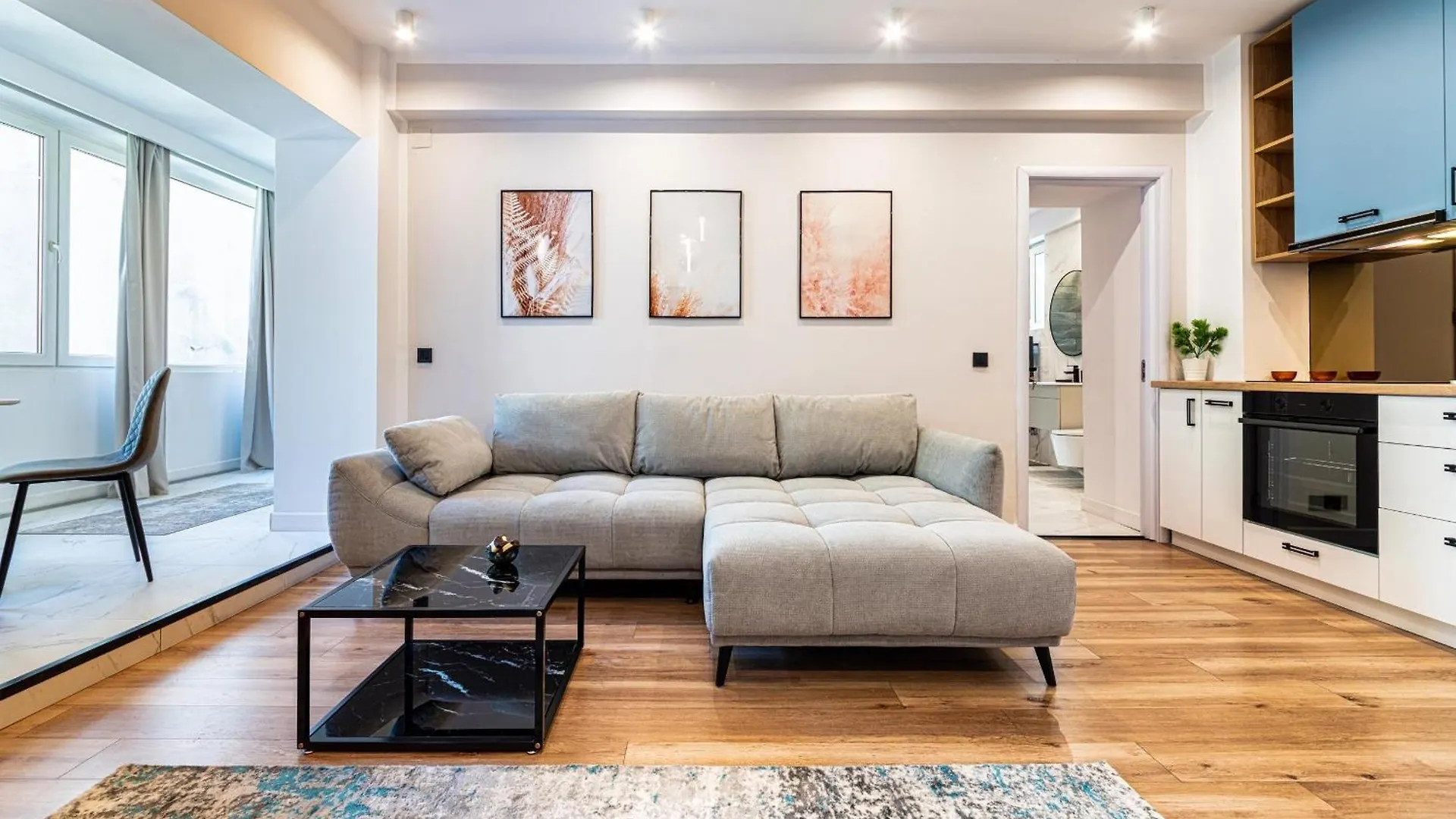 Prime Central Location & Cozy Comfort: Apartments Near Sala Palatului Bucharest