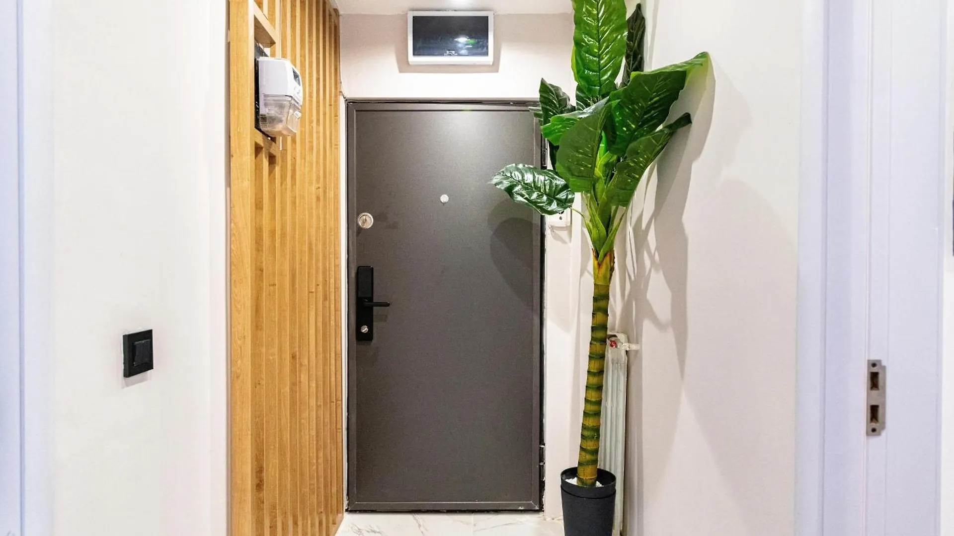 Prime Central Location & Cozy Comfort: Apartments Near Sala Palatului Bucharest