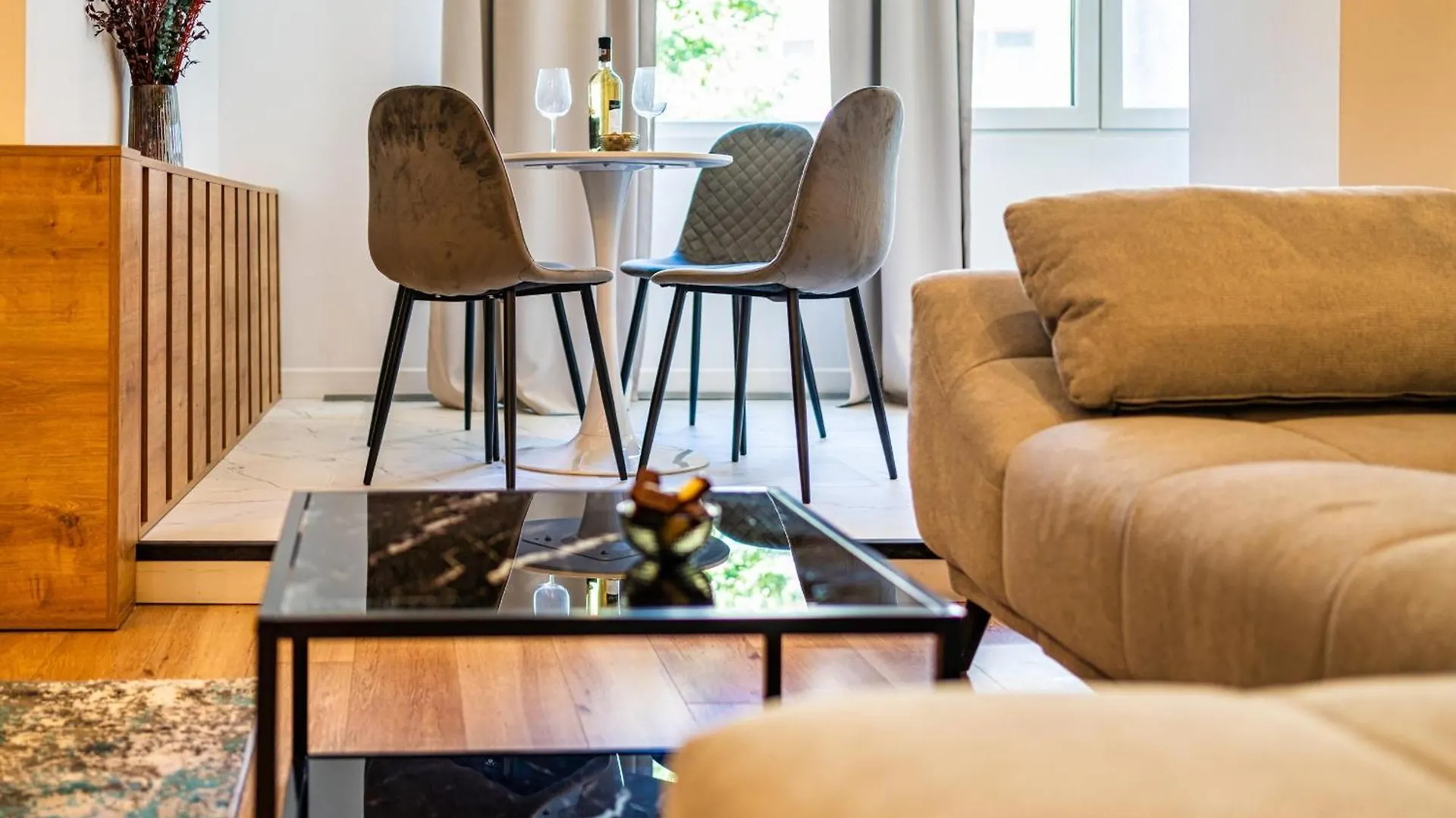 Prime Central Location & Cozy Comfort: Apartments Near Sala Palatului Bucharest