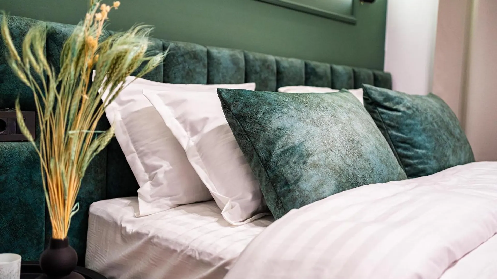 Prime Central Location & Cozy Comfort: Apartments Near Sala Palatului Bucharest
